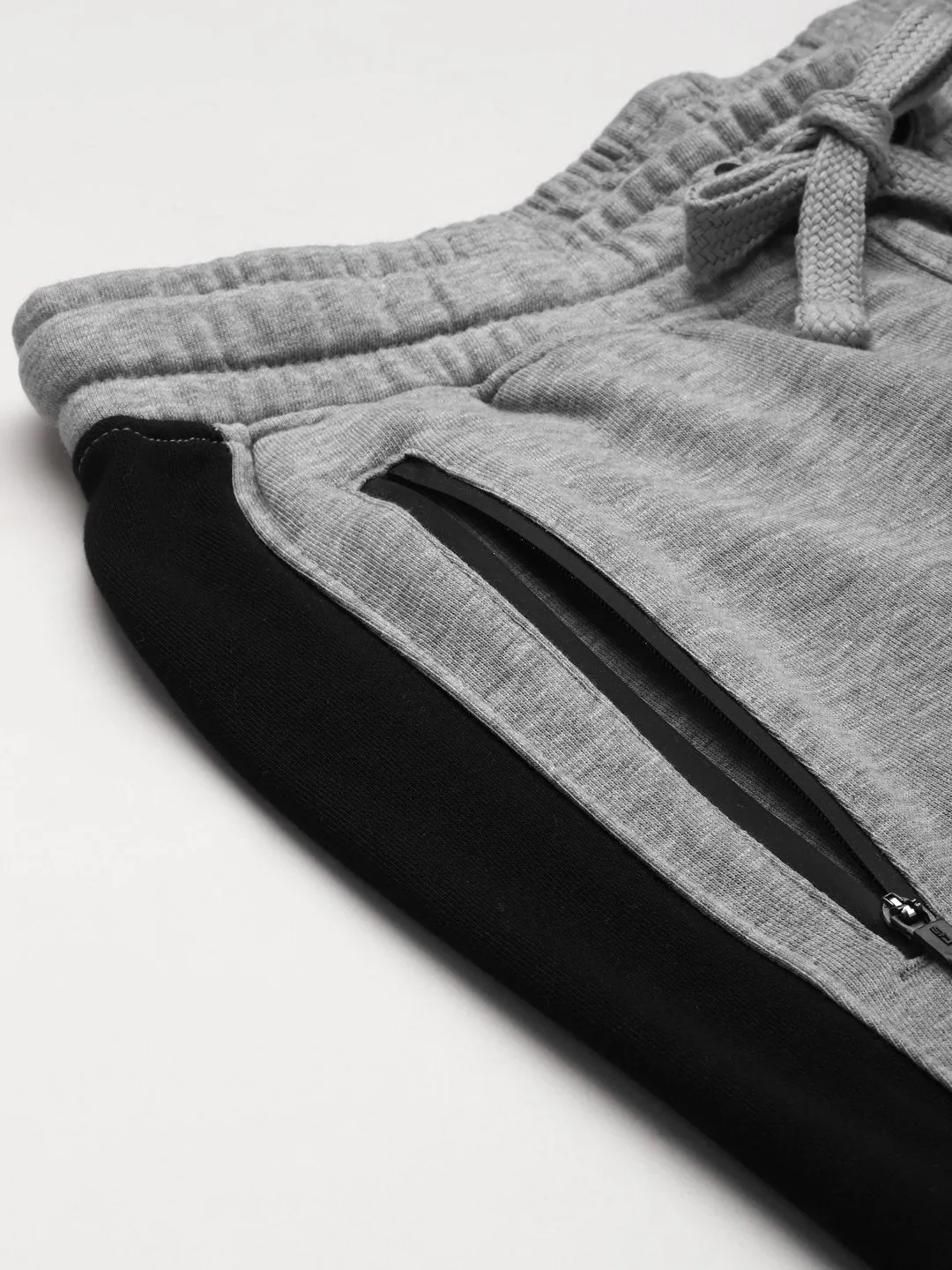 Alcis Men Grey Melange & Black Solid Slim Fit Joggers