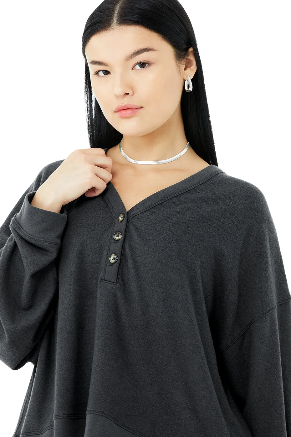 Alolux Soho Cropped Henley - Anthracite