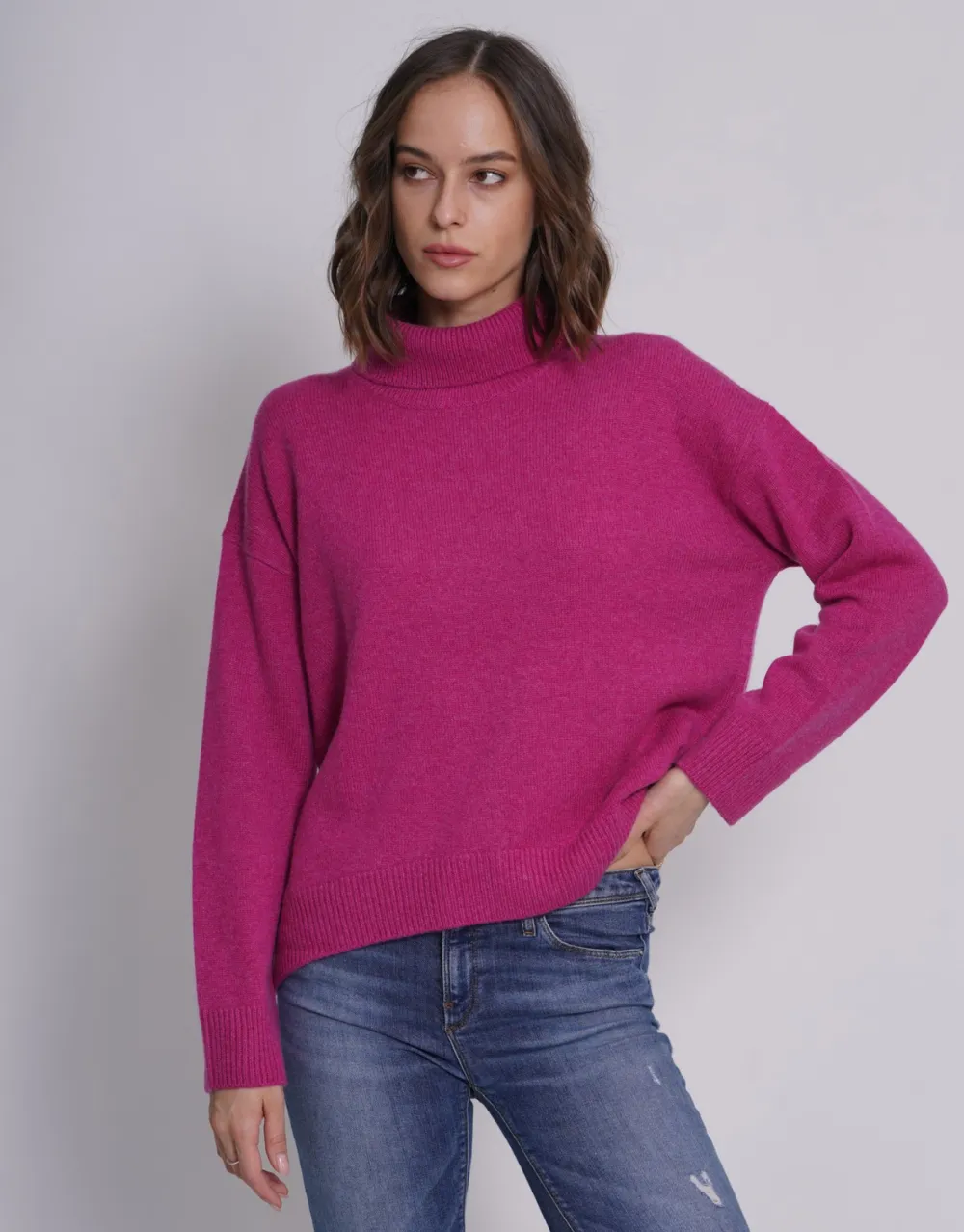 Cashmere Turtleneck Pullover in Berry