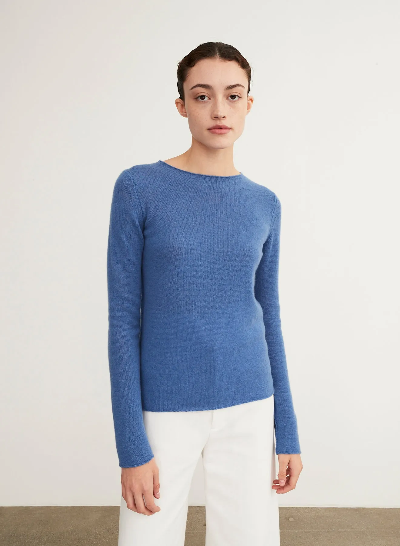 Vince - Trimless Pullover in Hydrangea